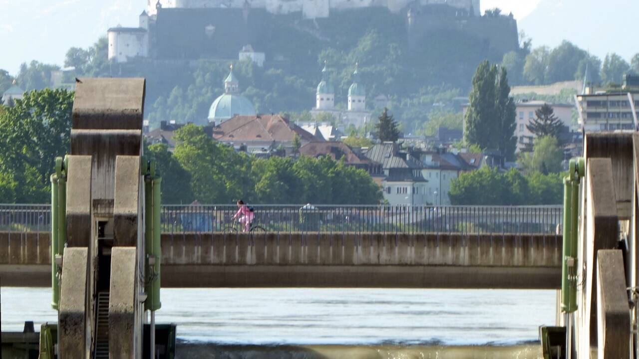 Beim Salzachkraftwerk Sohlstufe Lehen.  Beim Salzachkraftwerk Sohlstufe Lehen.
