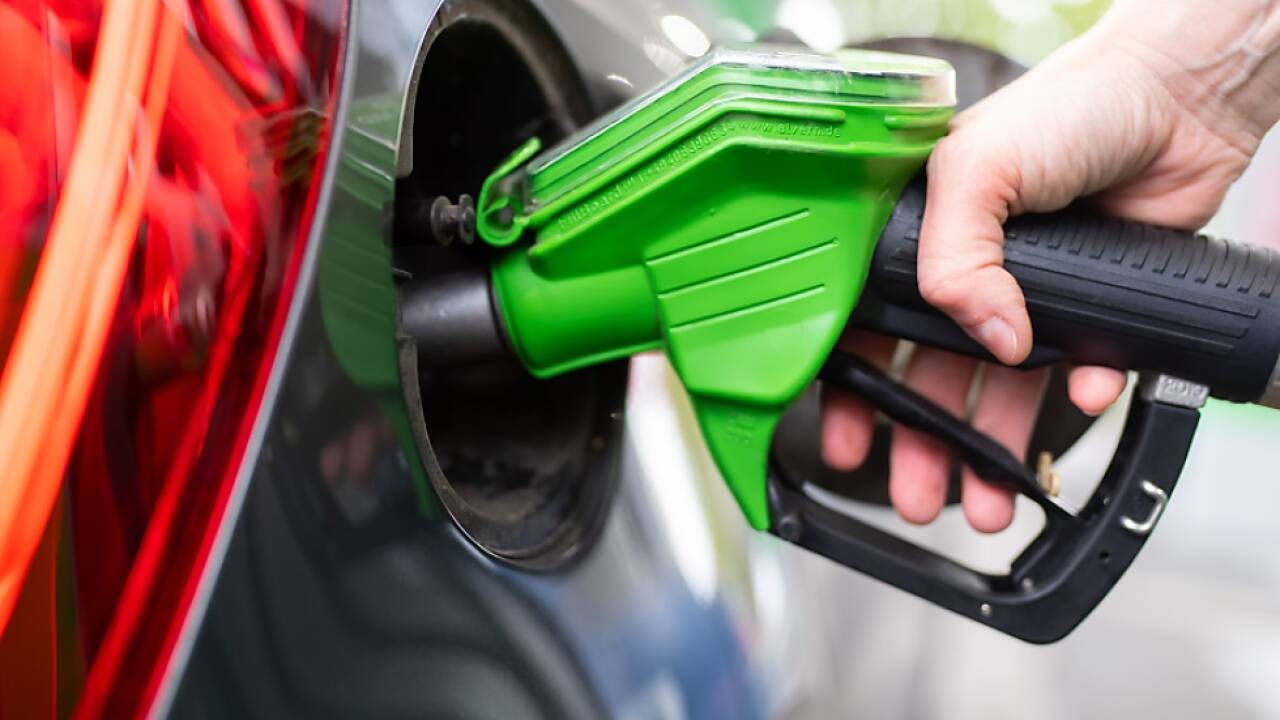 Ausländer zahlen um rund 60 Cent je Liter mehr 