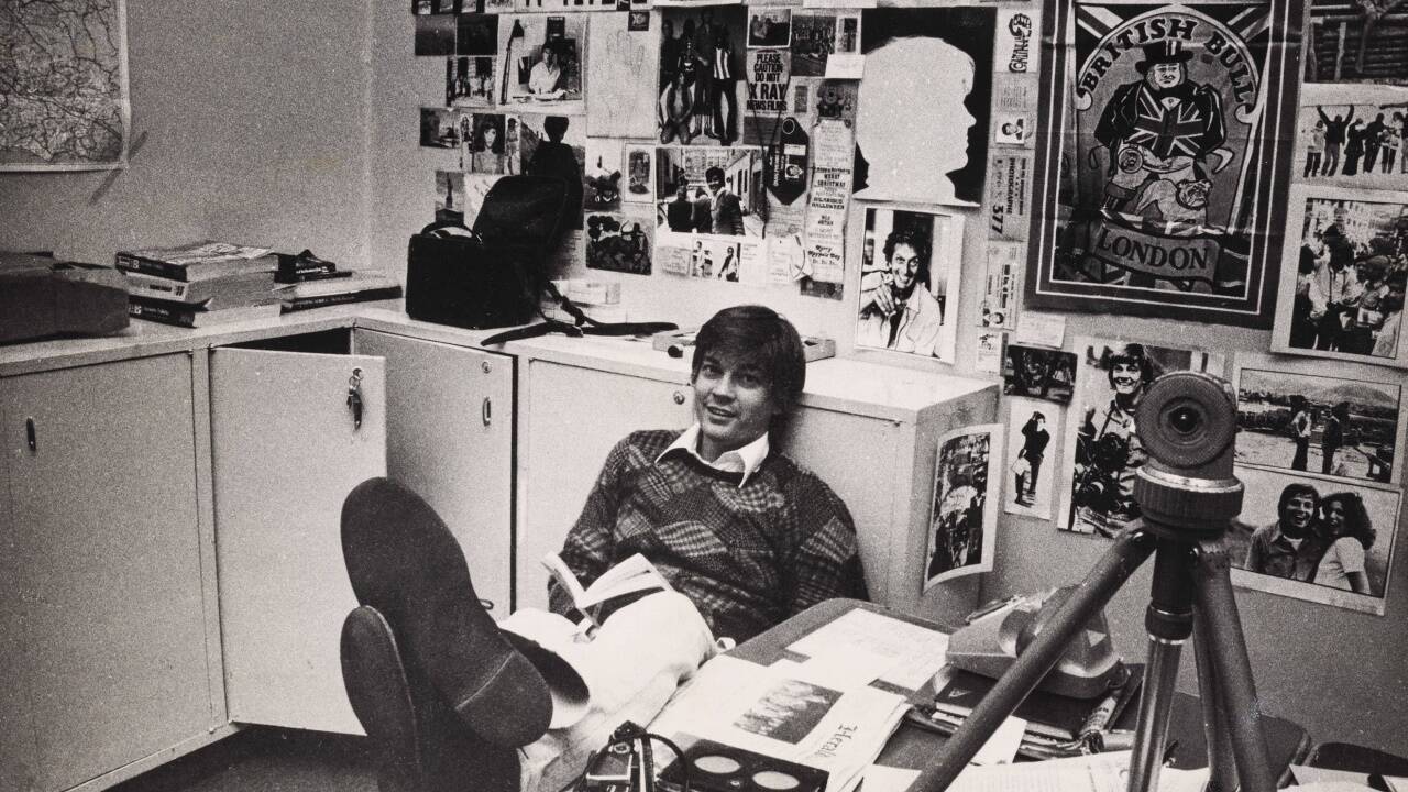 Fotograf Rudi Frey im dandyhaften Selbstporträt. 