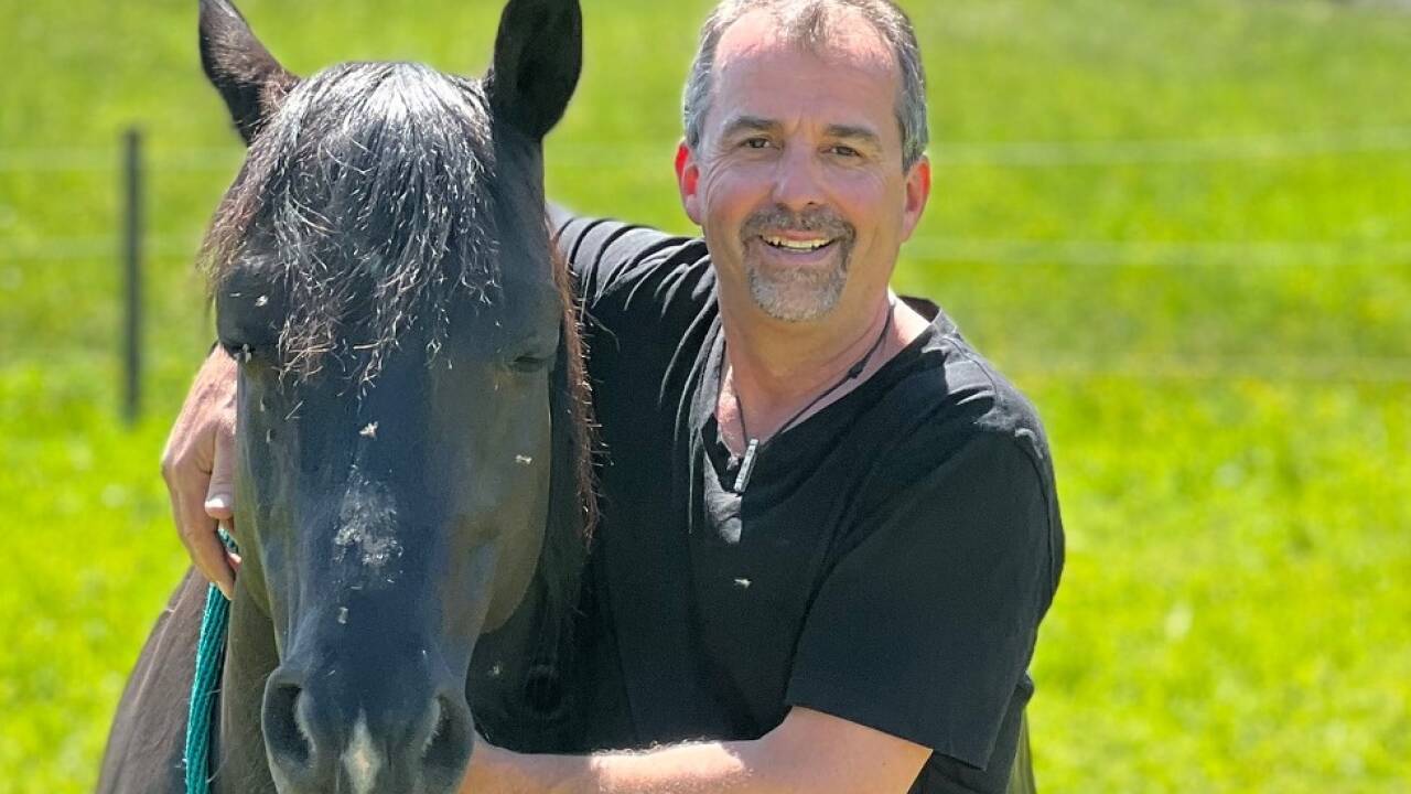 Reinhard Mantler mit seinem Quarter Horse Avalon. Reinhard Mantler mit seinem Quarter Horse Avalon.