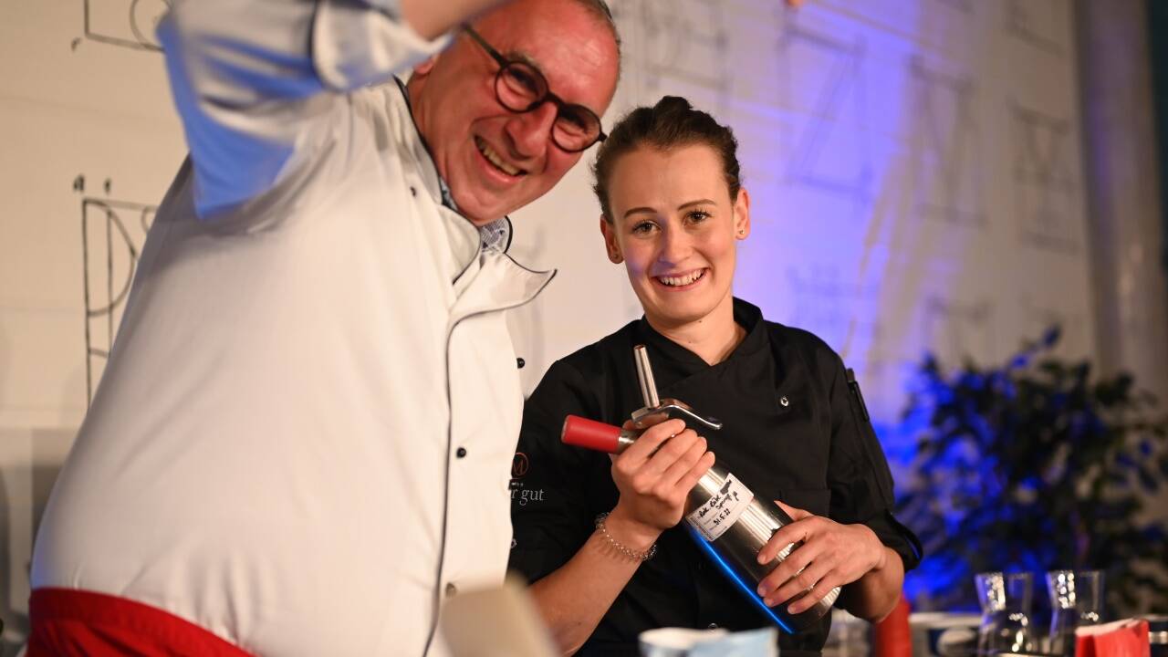 Livekochen im SN-Saal mit Roland Essl und Heidi Aichhorn.   Livekochen im SN-Saal mit Roland Essl und Heidi Aichhorn.