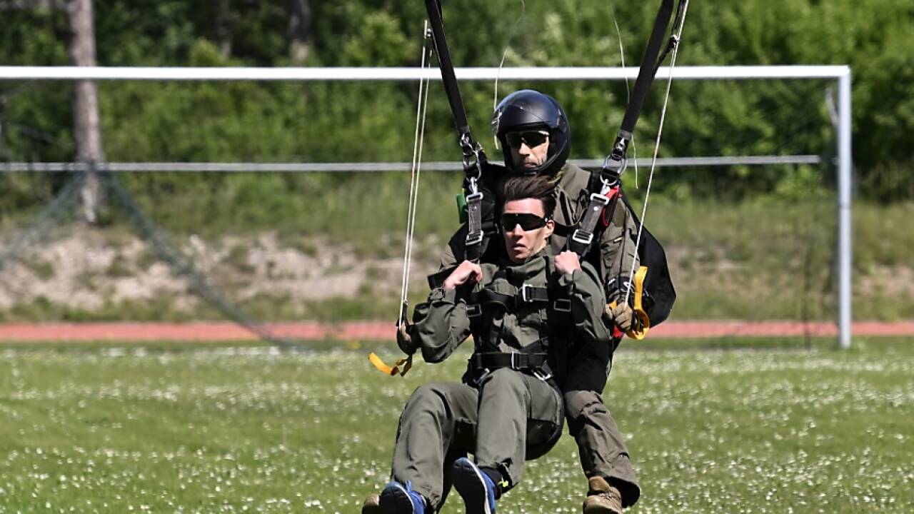 Beim Training mit dem Einsatzkommando Cobra, das mit einer Zehenprellung endete.  Beim Training mit dem Einsatzkommando Cobra, das mit einer Zehenprellung endete.