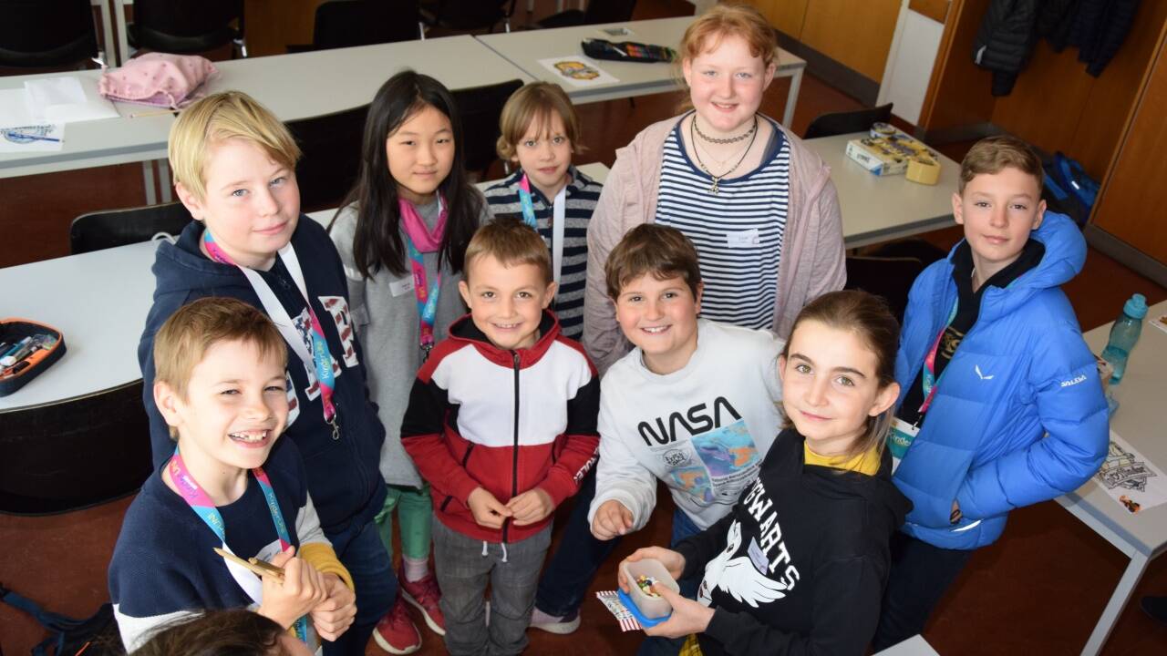 Lena Bernhofer mit einigen ihrer Studierenden. 
