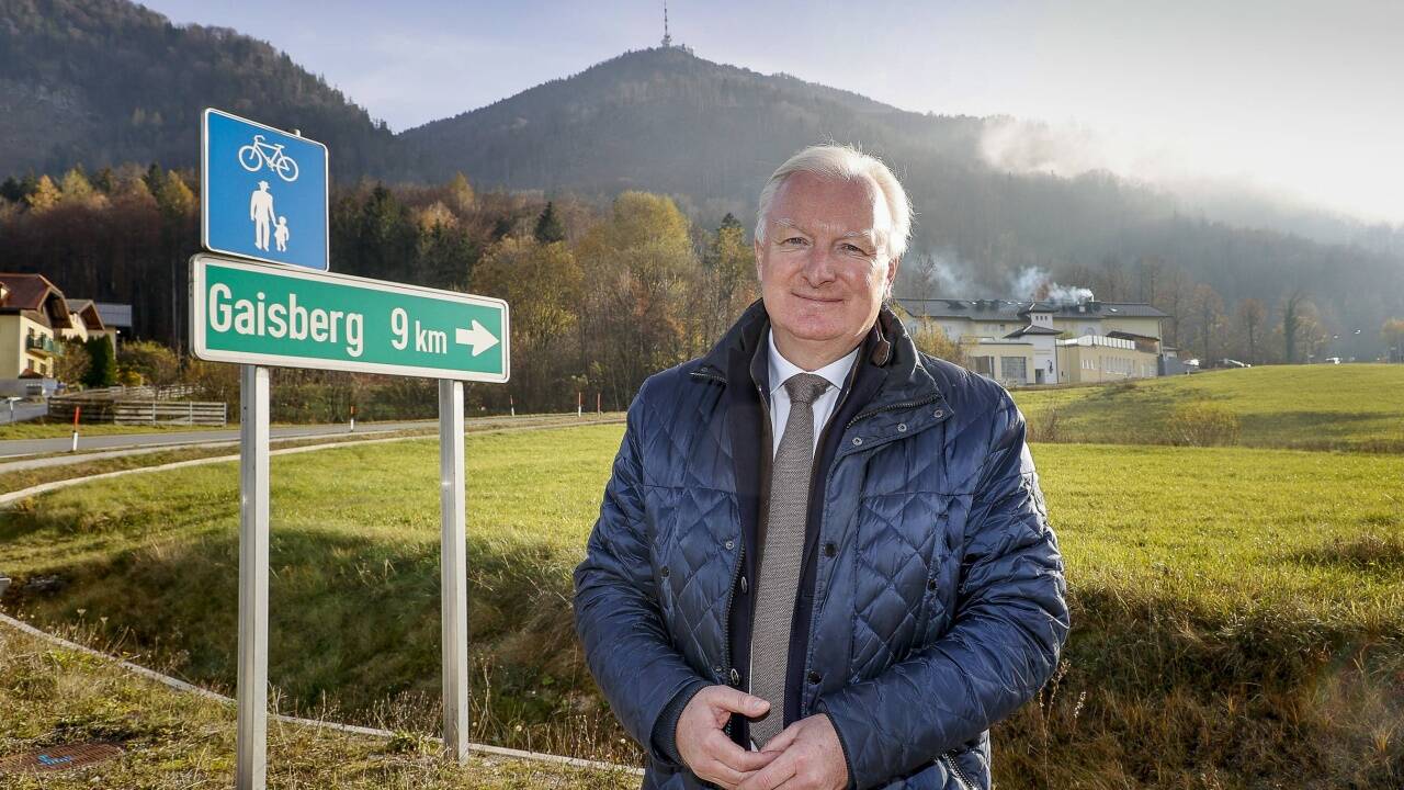 Gaisberg-Koordinator Florian Kreibich hat die Studierenden unterstützt. Besonders gut gefallen ihm die Vorschläge zur Beweidung und zur Aufstellung zeitgemäßer Holzmöbel auf dem Gaisbergplateau.  