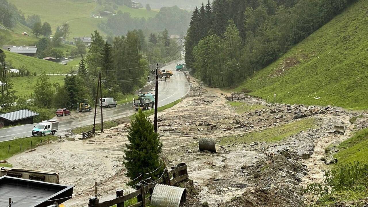 Vermurungen entlang der Felbertauernstraße in Mittersill. Vermurungen entlang der Felbertauernstraße in Mittersill.