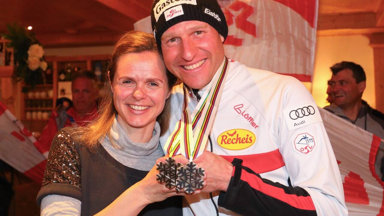 Am Höhepunkt seiner Karriere: Neun WM-Medaillen gewann Bernhard Gruber, im Bild mit seiner Frau Margret, ehe er seine Spitzensport-Laufbahn aufgrund von Herzproblemen beenden musste. 