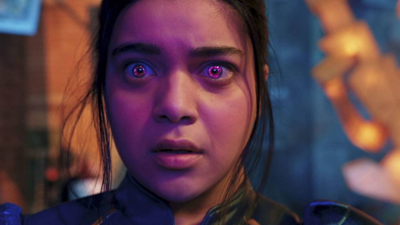 Ein Teenager spürt die Superkraft: Kamala Kahn (Iman Vellani). Ein Teenager spürt die Superkraft: Kamala Kahn (Iman Vellani).