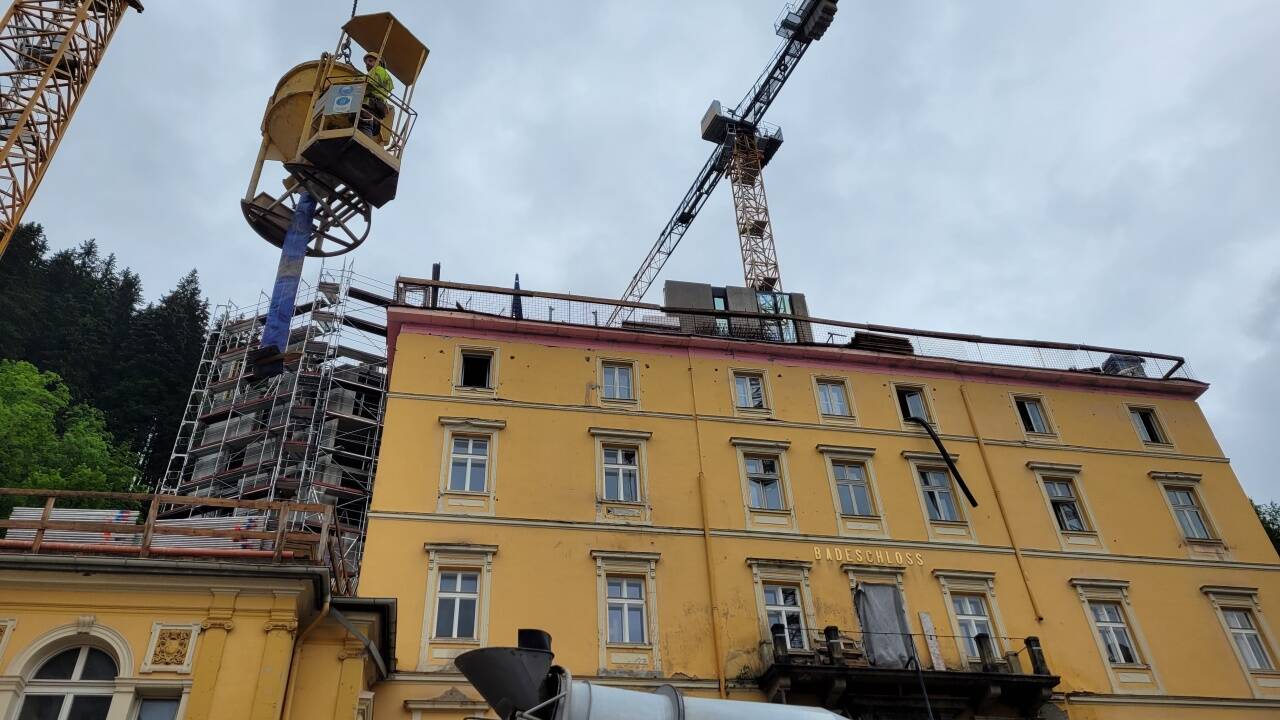 Die Bauarbeiten am Hotel Badeschloss laufen auf Hochtouren. 