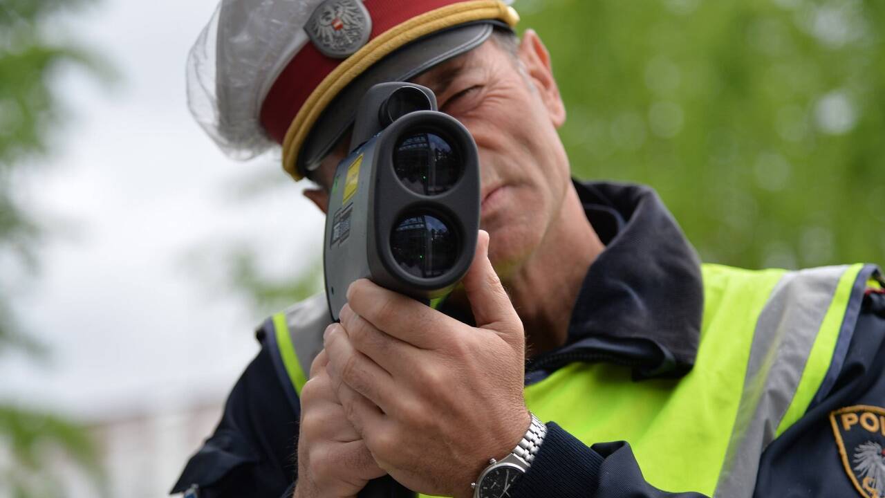 Symbolbild: Die Polizei hatte am Wochenende auf Salzburgs Straßen wieder jede Menge zu tun.   Symbolbild: Die Polizei hatte am Wochenende auf Salzburgs Straßen wieder jede Menge zu tun.