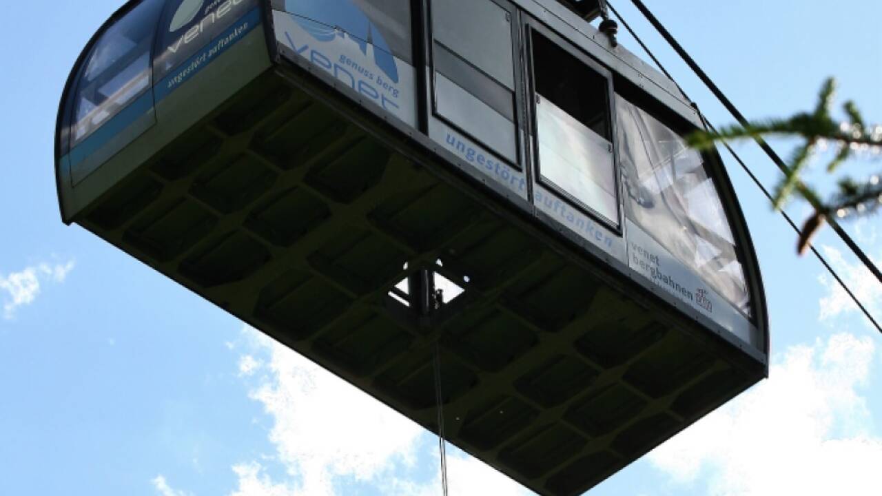 Fahrgäste wurden rund 35 Meter abgeseilt Fahrgäste wurden rund 35 Meter abgeseilt