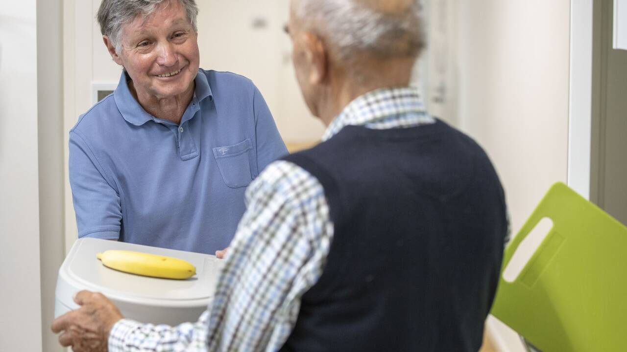 Das Hilfswerk liefert im Flachgau täglich an seine Essen-auf-Rädern-Kunden in neun Gemeinden. Auch das Rote Kreuz und der Samariterbund sind im Bezirk aktiv. 