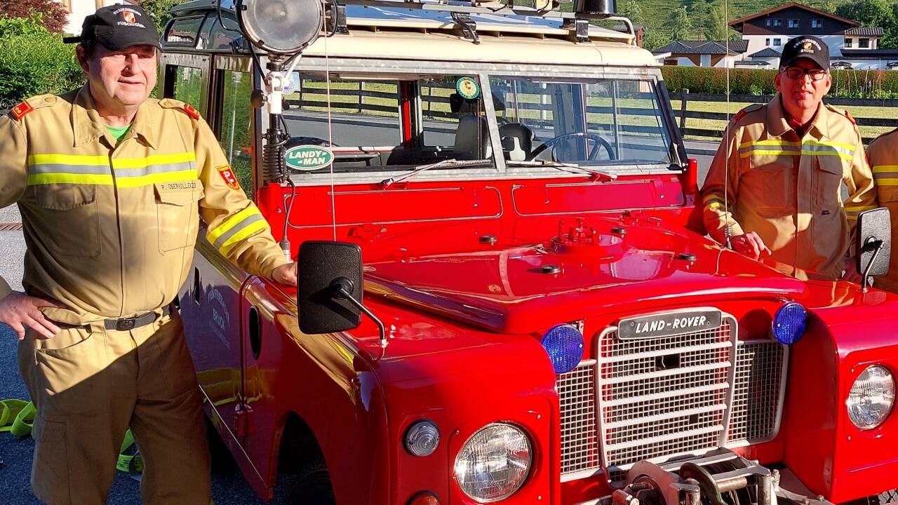 Sie hoffen, dass der Rekordversuch gelingt. Von links: Die Pinzgauer Feuerwehrmänner Peter Oberhollenzer, Christian Plaickner, Christian Hutter und Franz Eder. Sie hoffen, dass der Rekordversuch gelingt. Von links: Die Pinzgauer Feuerwehrmänner Peter Oberhollenzer, Christian Plaickner, Christian Hutter und Franz Eder.