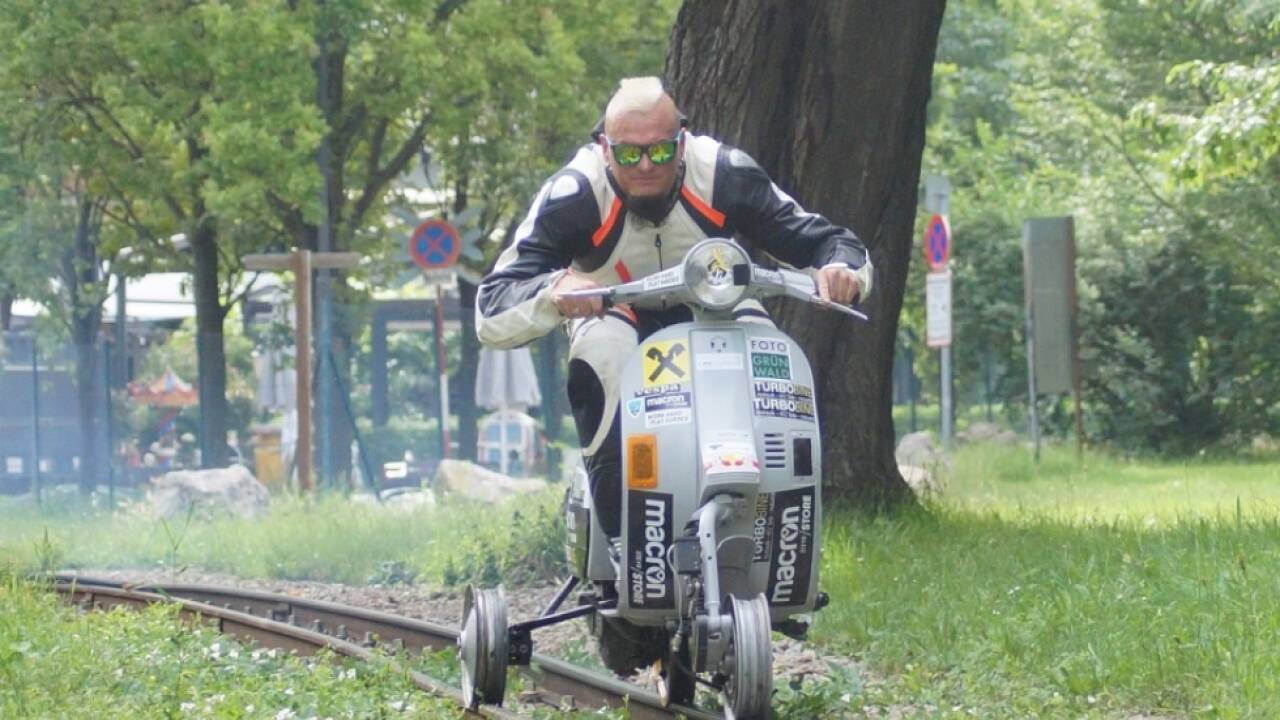 Zehn Minuten und 25 Sekunden brauchte er für die 3,9 km lange Strecke Zehn Minuten und 25 Sekunden brauchte er für die 3,9 km lange Strecke