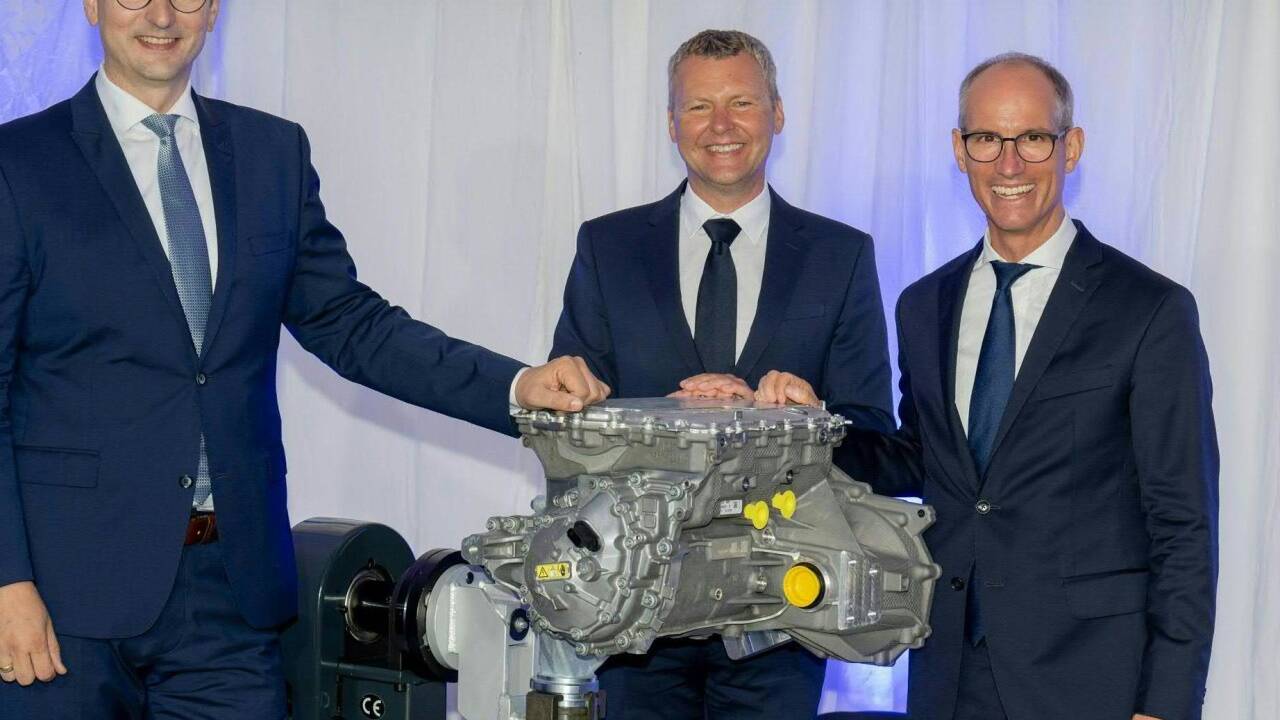 BMW-Produktionsvorstand Milan Nedeljkovic, Steyr-Entwicklungschef Josef Honeder, Geschäftsführer Alexander Susanek.  