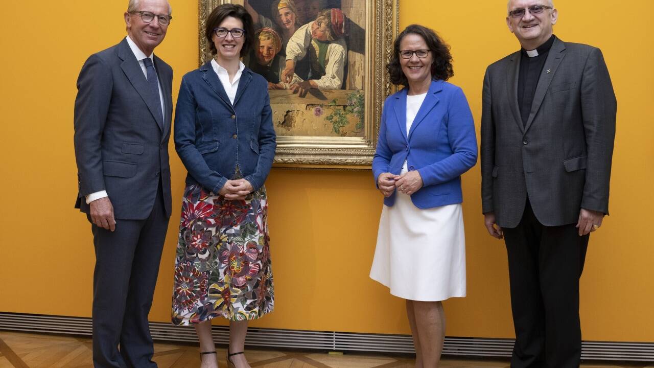 Landeshauptmann Wilfried Haslauer, die neue Domquartier-Chefin Andrea Stockhammer, Landesrätin Daniela Gutschi, Prälat Johann Reißmeier.  
