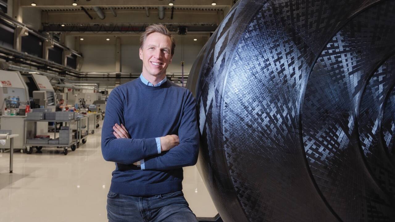 Dieter Grebner entwickelt Treibstofftanks für Satelliten und Raketen. 