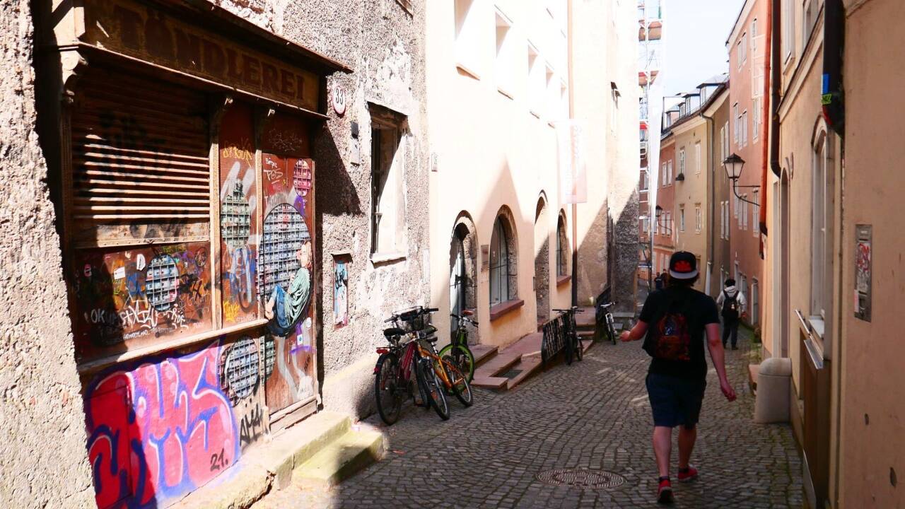  Blick auf die verlassene Tändlerei in der Steingasse. 