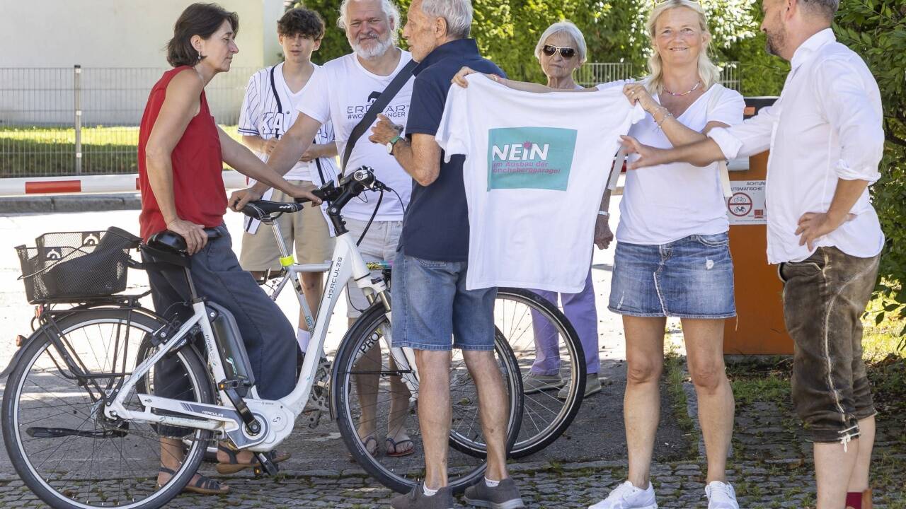 Mitglieder der Bürgerinitiative gegen den Ausbau der Mönchsberggarage.  