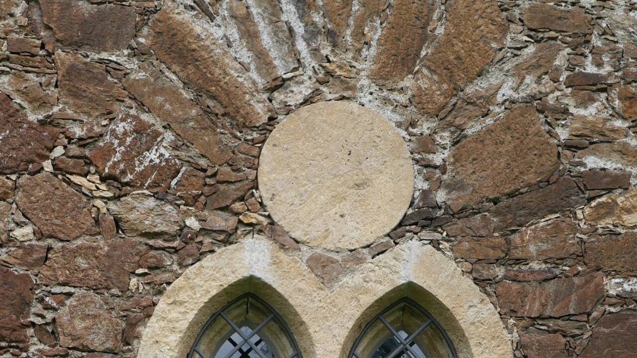 Eines der vielen kunstvollen Details der Fassade.  