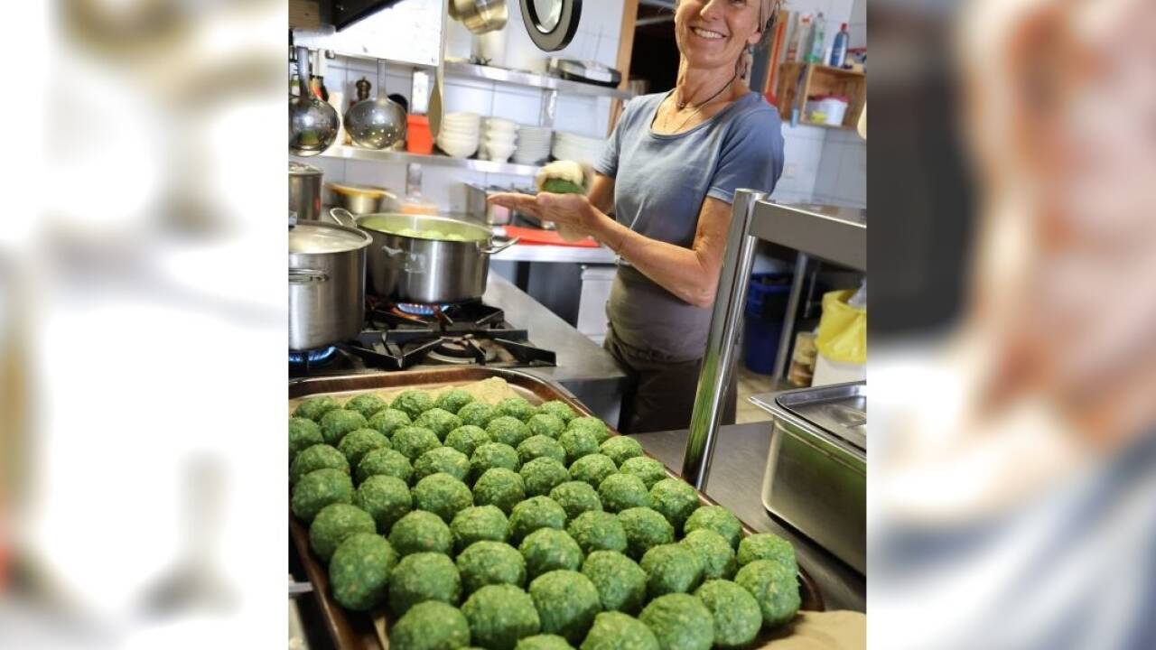 Uschi kocht Knödel auf Vorrat. 