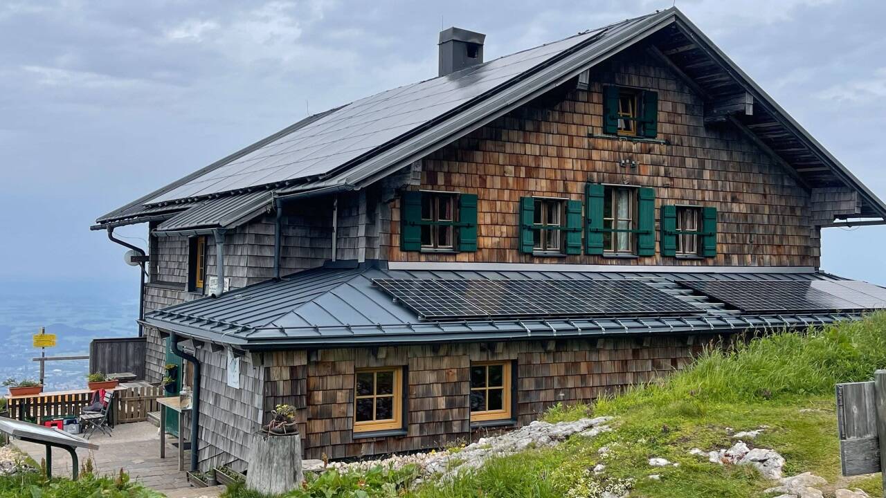 Mit Strom versorgt wird das Zeppezauerhaus über eine Photovoltaikanlage am Dach. 