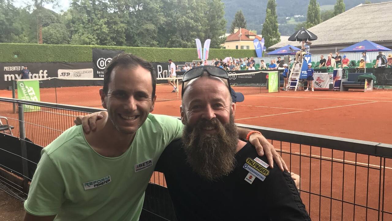 Tennisfans und Hobbyspieler: Philipp Schörghofer (l.) und Thomas Geierspichler.  Tennisfans und Hobbyspieler: Philipp Schörghofer (l.) und Thomas Geierspichler.
