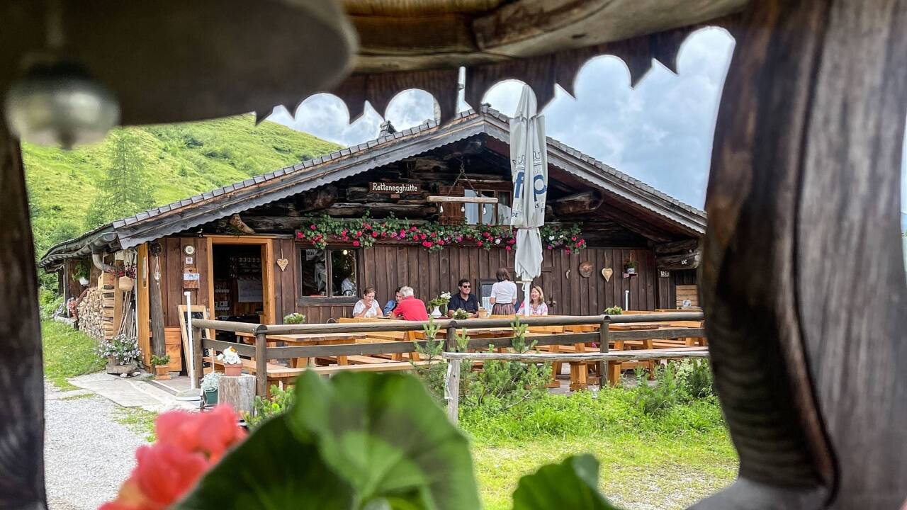 Die Rettenegghütte liegt auf 1222 Metern Seehöhe. 