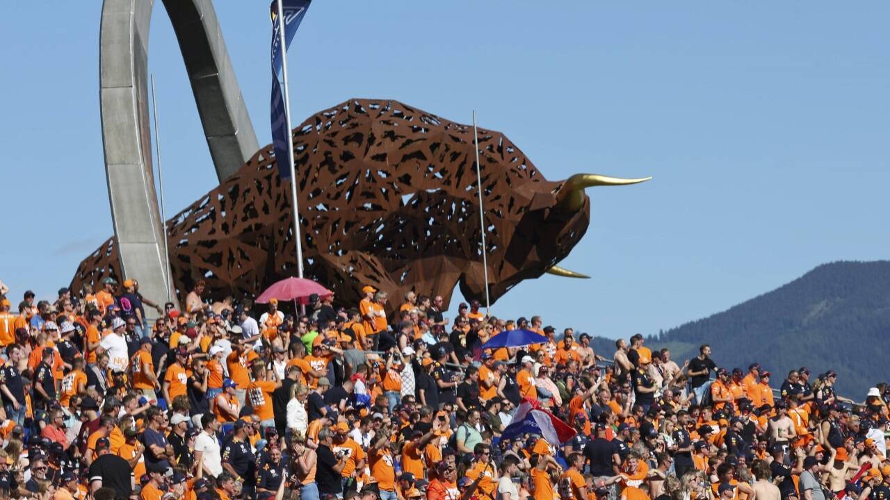 Bereits am Freitag waren die Zuschauerränge am Red Bull Ring prall gefüllt. Bereits am Freitag waren die Zuschauerränge am Red Bull Ring prall gefüllt.