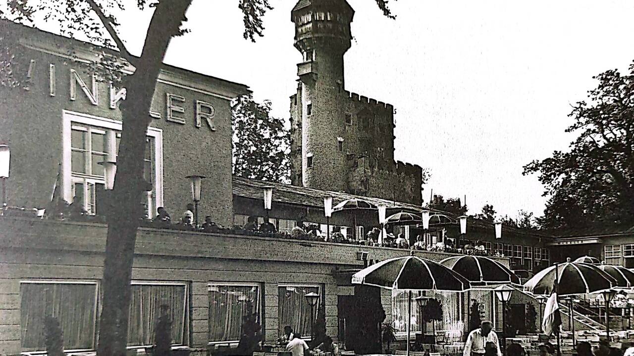 Das Grand Café Winkler um 1960 auf dem Mönchsberg.  
