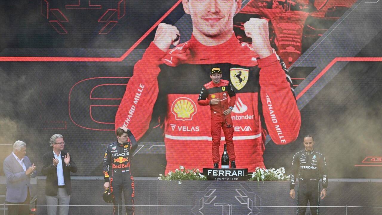 Charles Leclerc auf dem Stockerl ganz oben.  