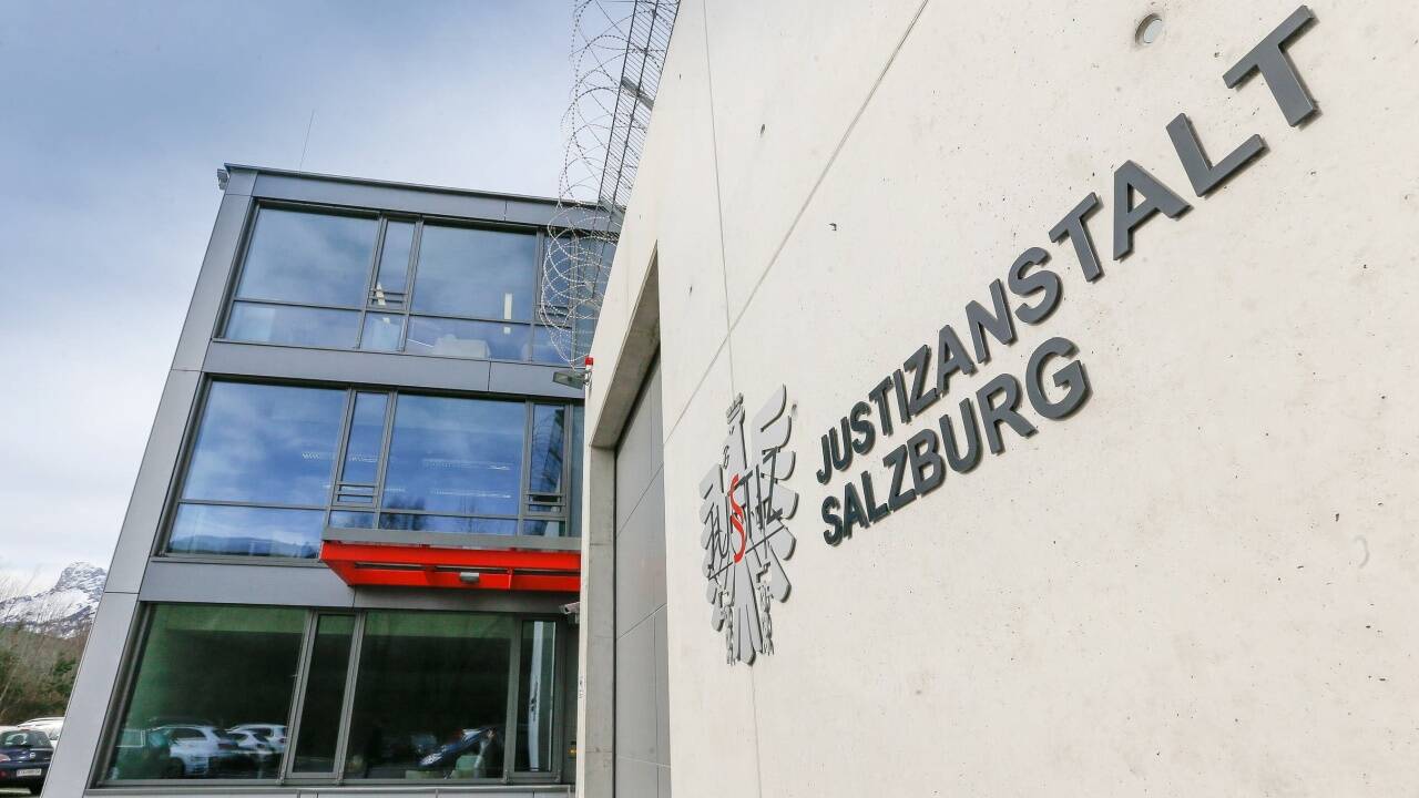 Der 15-Jährige sitzt derzeit in der Justizanstalt Salzburg in U-Haft. Der 15-Jährige sitzt derzeit in der Justizanstalt Salzburg in U-Haft.