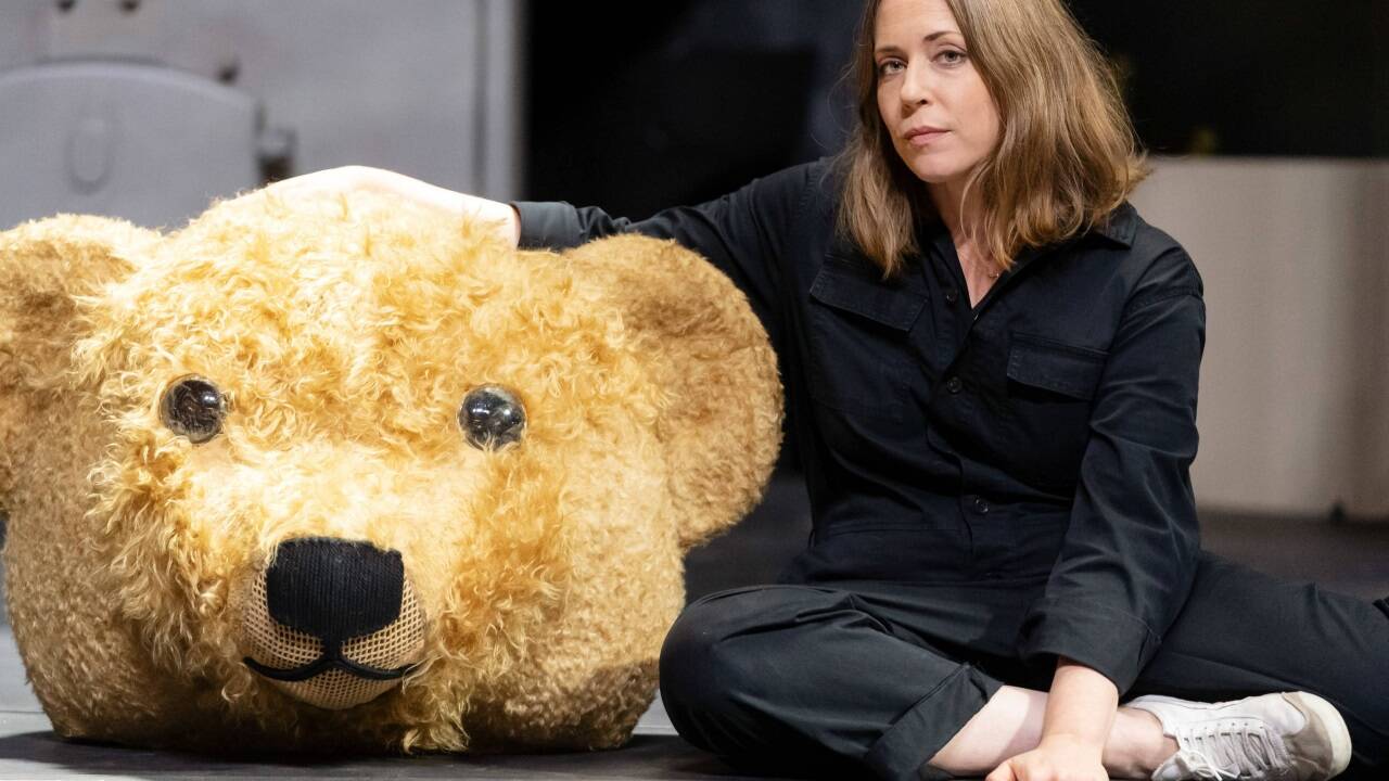 „Traum aus der Fantasie der Kinder“: Regisseurin Lydia Steier auf der Bühne der „Zauberflöte“ im Haus für Mozart. 