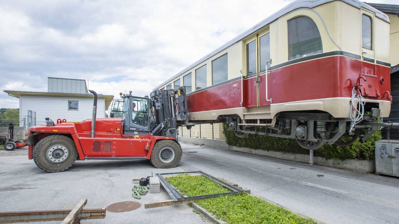 Am Dienstag kam der Waggon aus dem Eisenbahnmuseum Schwechat nach Salzburg-Sam.  