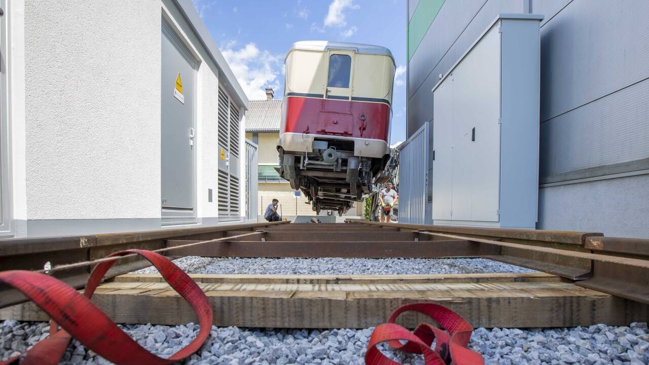 Am Dienstag kam der Waggon aus dem Eisenbahnmuseum Schwechat nach Salzburg-Sam.  