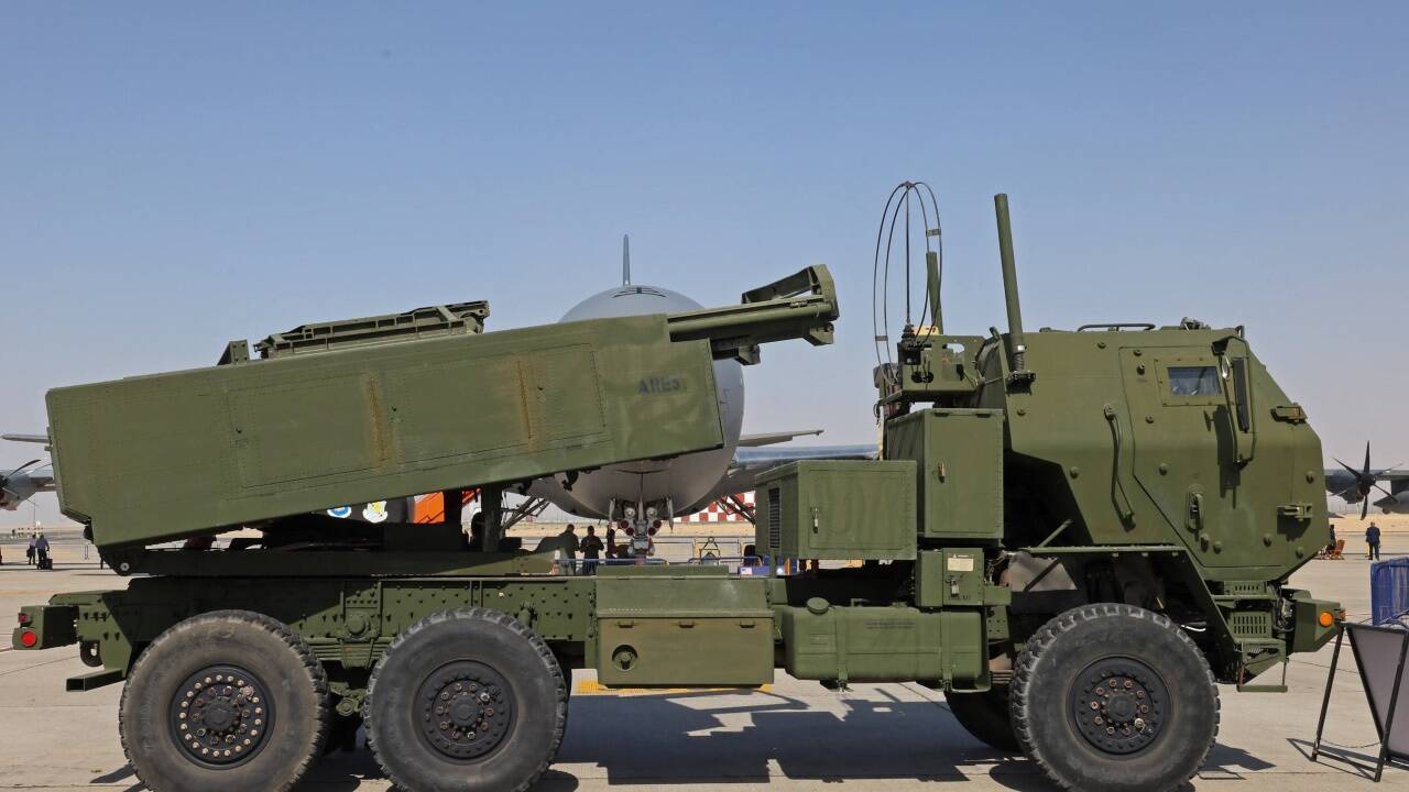 Himars-System: Ein gepanzerter Lkw trägt eine Batterie aus sechs 227-Millimeter-Raketen. Die an die Ukraine gelieferten Geschosse sind hochpräzise und fliegen 84 Kilometer weit. Himars-System: Ein gepanzerter Lkw trägt eine Batterie aus sechs 227-Millimeter-Raketen. Die an die Ukraine gelieferten Geschosse sind hochpräzise und fliegen 84 Kilometer weit.