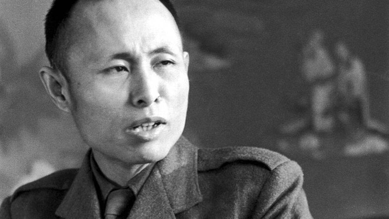 1947: In Rangun werden der burmesische Nationalheld General Aung San und sechs weitere Regierungsmitglieder während einer Sitzung von Attentätern erschossen. 1947: In Rangun werden der burmesische Nationalheld General Aung San und sechs weitere Regierungsmitglieder während einer Sitzung von Attentätern erschossen.