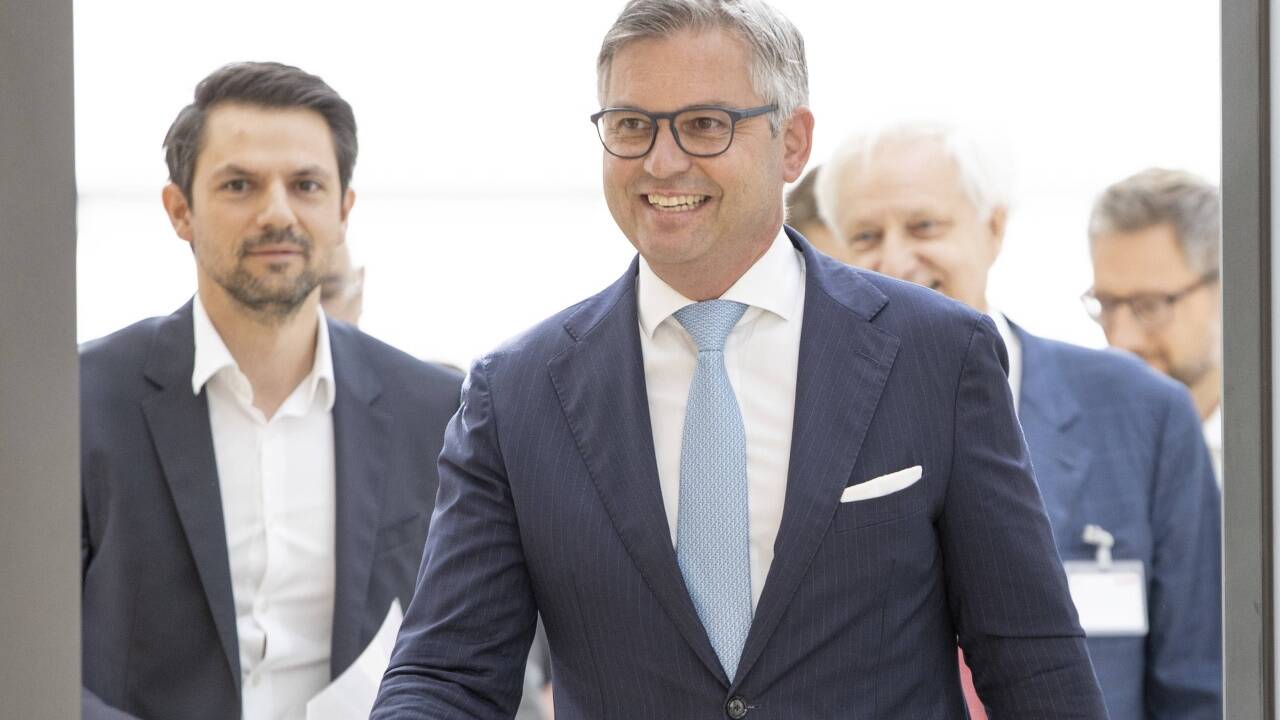 Finanzminister Magnus Brunner (Mitte) freut sich über die erreichte Abschaffung der kalten Progression.  