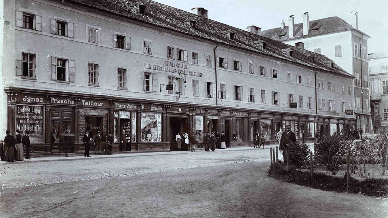 Das Elektrizitätswerk am Makartplatz im Jahr 1893. Heute steht an der Stelle das Hotel Bristol.  