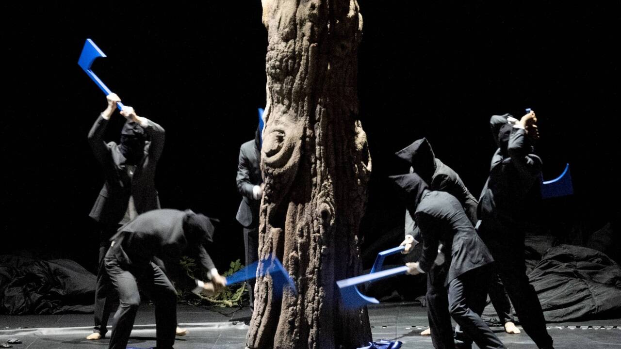 Ensemble aus „De temporum fine comoedia“. 