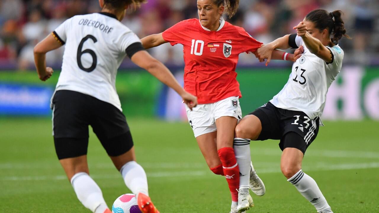 Laura Feiersinger im Spiel gegen die DFB-Elf.  Laura Feiersinger im Spiel gegen die DFB-Elf.