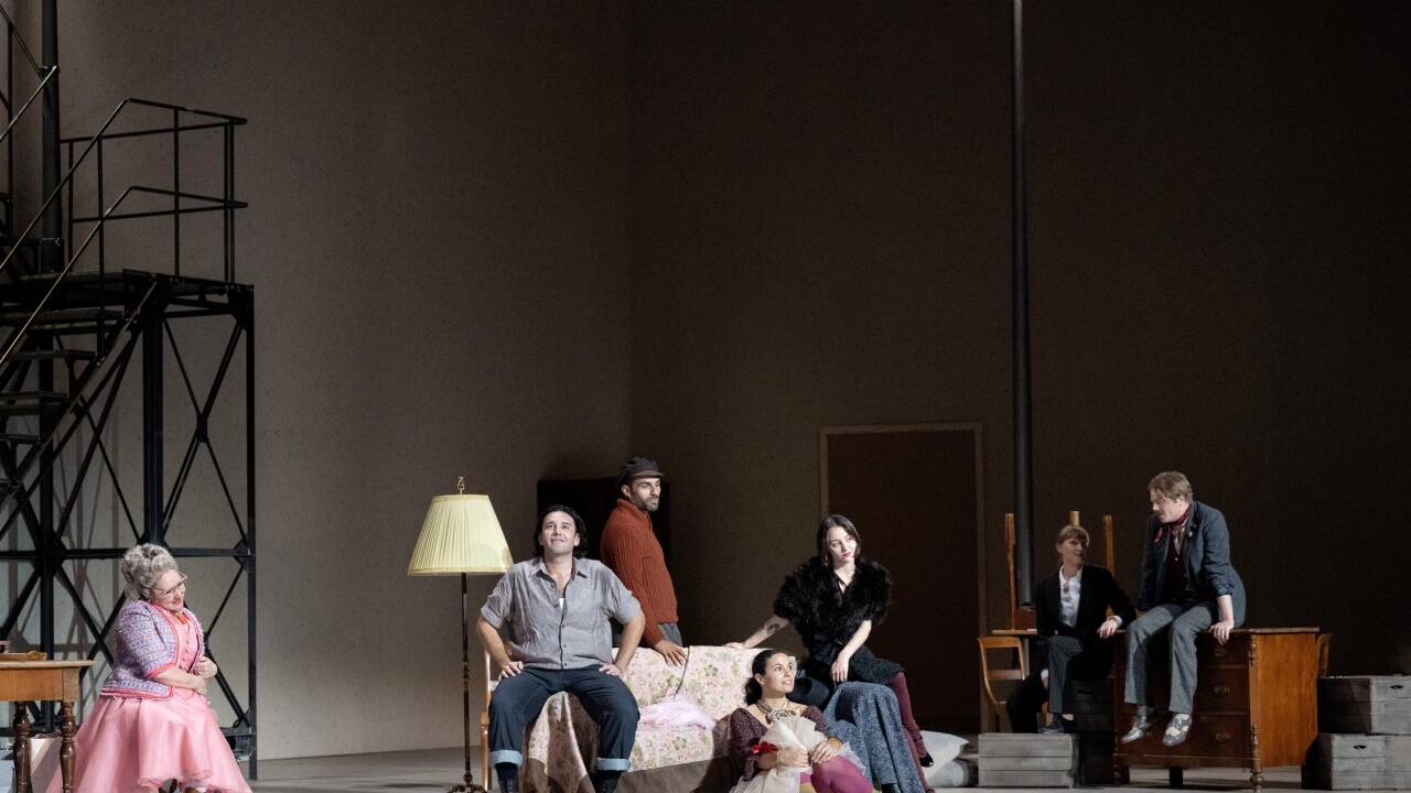 Il trittico 2022: Scott Wilde (Il 'Talpa'), Enkelejda Shkosa (La Frugola), Joshua Guerrero (Luigi), Ensemble Tänzer.  