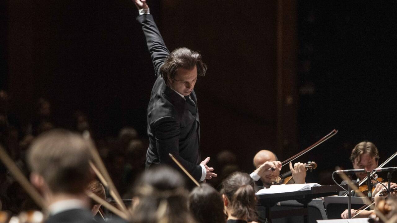 Teodor Currentzis wird bei den Salzburger Festspielen 2022 die erste Opernpremiere dirigieren. Teodor Currentzis wird bei den Salzburger Festspielen 2022 die erste Opernpremiere dirigieren.
