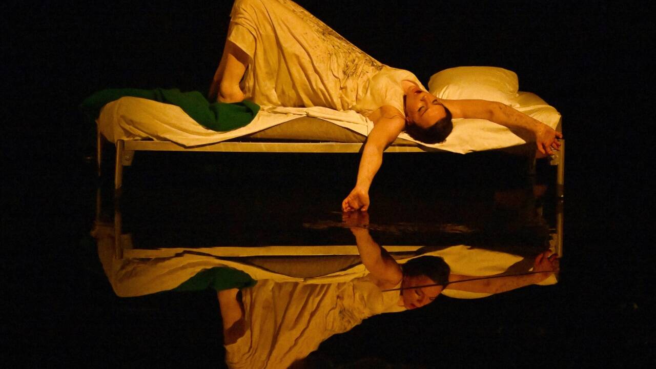 Auörinė Stundytė (Judith) in „Herzog Blaubarts Burg“ bei den Salzburger Festspielen.  Auörinė Stundytė (Judith) in „Herzog Blaubarts Burg“ bei den Salzburger Festspielen.