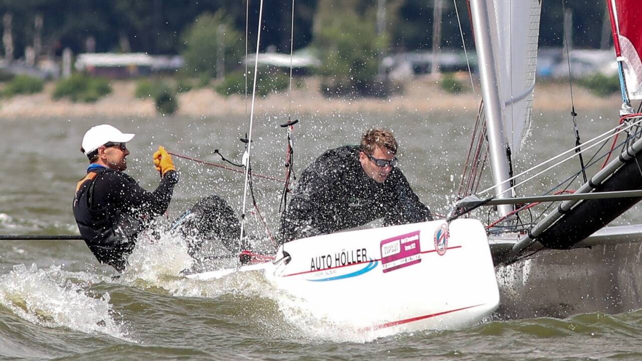 Steuermann Wolfgang Klampfer (SC Seekirchen, Seehamer SC) und Stefan Zimmermann (Seehamer SC) segelten in Polen zu WM-Silber. 