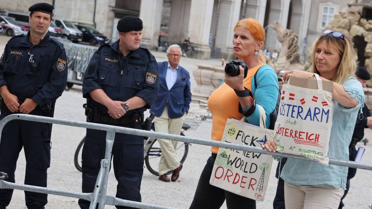 Ein großes Polizeiaufgebot stand einzelnen Kundgebungsteilnehmern gegenüber  Ein großes Polizeiaufgebot stand einzelnen Kundgebungsteilnehmern gegenüber