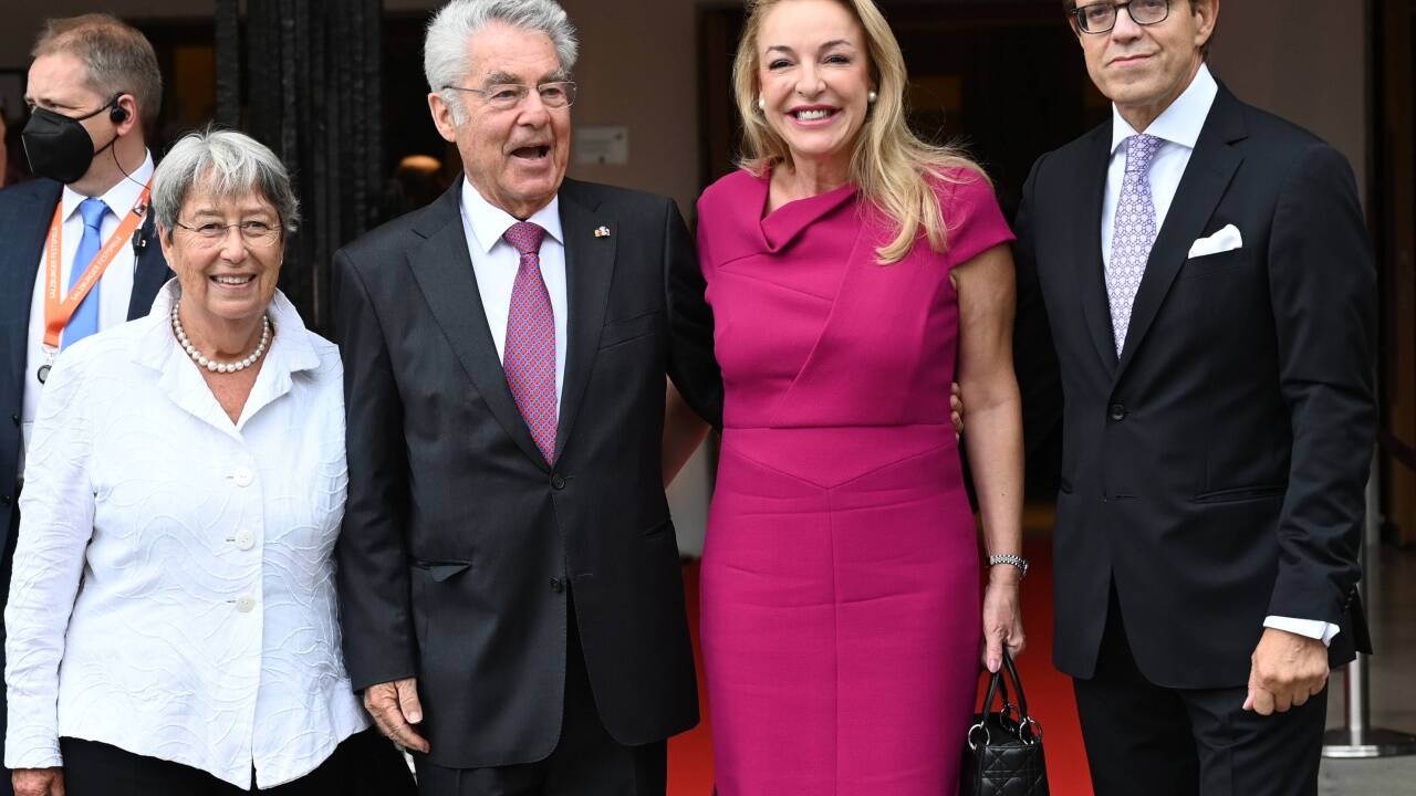 Der ehemalige Bundespräsident Heinz Fischer mit Ehefrau Margit und Festspielpräsidentin Kristina Hammer mit Ehemann Christoph im Rahmen der Eröffnung der Salzburger Festspiele  Der ehemalige Bundespräsident Heinz Fischer mit Ehefrau Margit und Festspielpräsidentin Kristina Hammer mit Ehemann Christoph im Rahmen der Eröffnung der Salzburger Festspiele