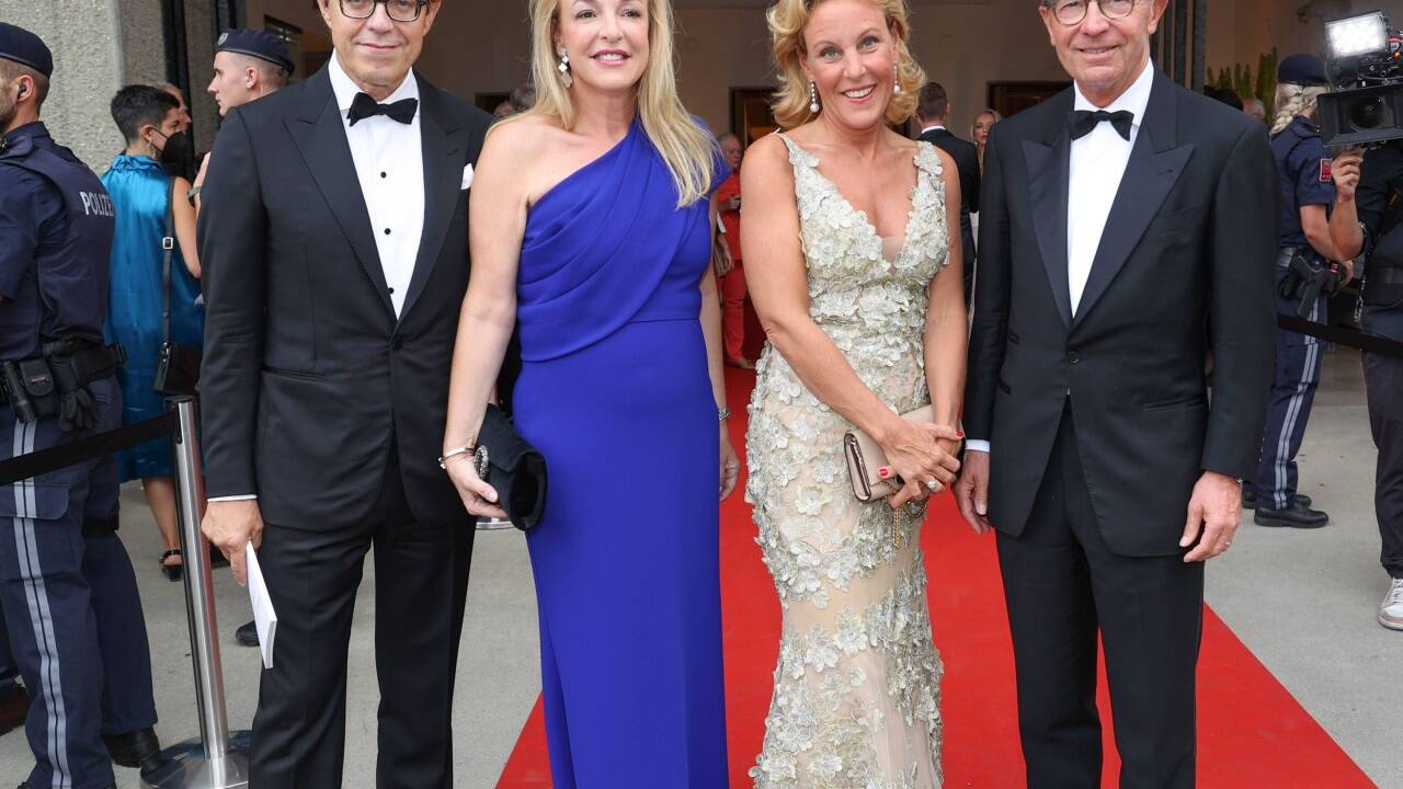 Premiere der Oper "Herzog Blaubart" im Festspielhaus Salzburg, Im Bild v.l. Festspielpräsidentin Kristina Hammer mit Ehemann Christoph, Landeshauptmann Wilfried Haslauer mit Ehefrau Christina  Premiere der Oper 'Herzog Blaubart' im Festspielhaus Salzburg, Im Bild v.l. Festspielpräsidentin Kristina Hammer mit Ehemann Christoph, Landeshauptmann Wilfried Haslauer mit Ehefrau Christina