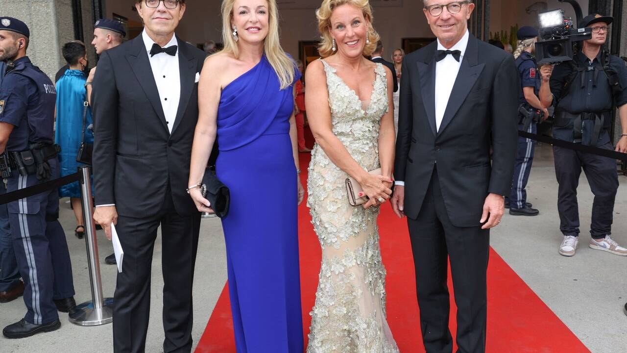 Festspielpräsidentin Kristina Hammer mit Ehemann Christoph und Christina und Wilfried Haslauer. Festspielpräsidentin Kristina Hammer mit Ehemann Christoph und Christina und Wilfried Haslauer.