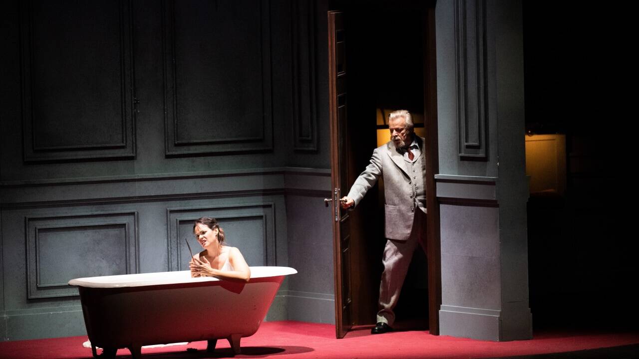 Die Zauberflöte 2022: Regula Mühlemann (Pamina), Roland Koch (Großvater). Die Zauberflöte 2022: Regula Mühlemann (Pamina), Roland Koch (Großvater).