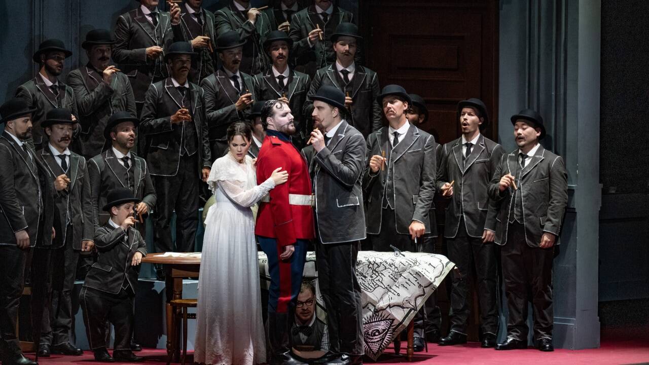 Die Zauberflöte 2022: Valérie Junker (Dritter Priester), Regula Mühlemann (Pamina), Mauro Peter (Tamino), Michael Nagl (Papageno), Tareq Nazmi (Sarastro), Henning von Schulman. Die Zauberflöte 2022: Valérie Junker (Dritter Priester), Regula Mühlemann (Pamina), Mauro Peter (Tamino), Michael Nagl (Papageno), Tareq Nazmi (Sarastro), Henning von Schulman.